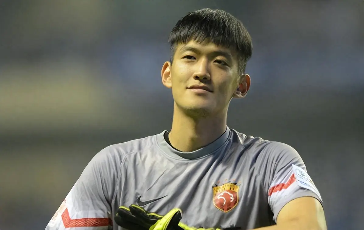 归化铁卫坐, 排在中超积, AA