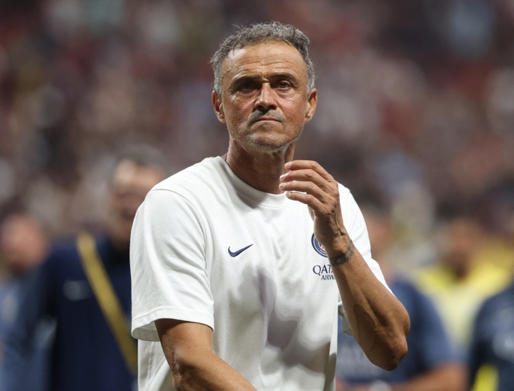 之间的紧张 之间的紧张